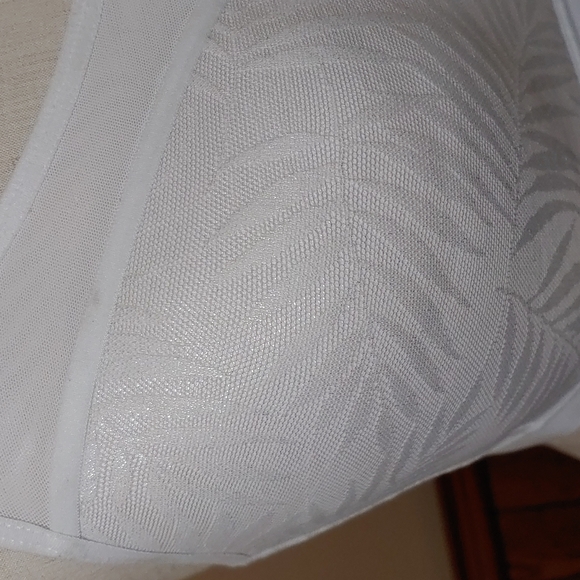 Victoria's Secret Shimmer Leaves Sports Bra 34D - Picture 4 of 16